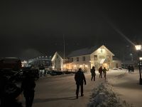 Abendspaziergang in Svolvaer &ndash; &copy; Philipp Schmitz (Eberhardt TRAVEL)