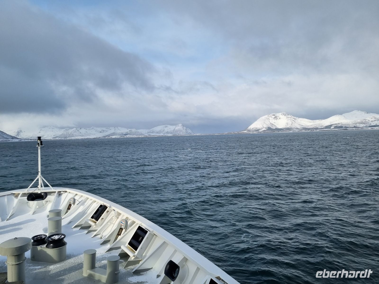 ...unterwegs zwischen Harstad und Stamsund... (Inselwelt der Vesterålen) &ndash; &copy; Katrin Deutschbein (Eberhardt TRAVEL)