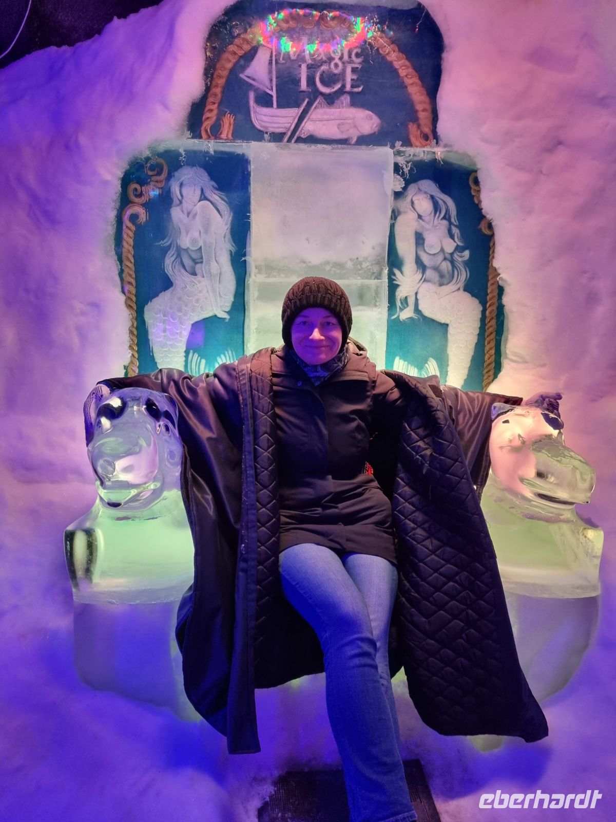 Svolvær (Lofoten) - Magic Ice Bar (Reisebegleiterin Katrin) &ndash; &copy; Katrin Deutschbein (Eberhardt TRAVEL)
