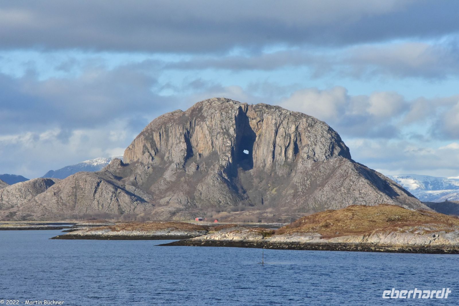 Hurtigruten - MS Polarlys - Nordland - Helgelandskysten - Brønnøysund - Berg Torghatten &ndash; &copy; Martin Büchner (Eberhardt TRAVEL)