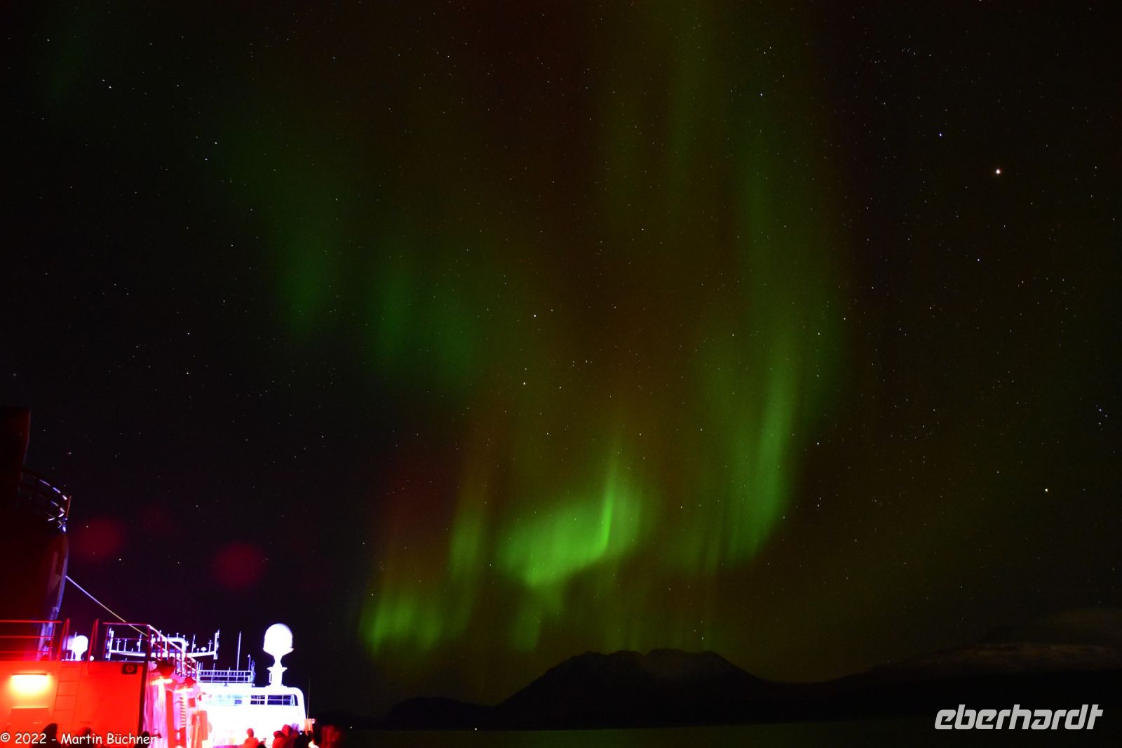 Hurtigruten - M/S Trollfjord auf dem Weg von Tromsø nach Skjervøy - Polarlicht - Nordlicht - Aurora Borealis &ndash; &copy; Martin Büchner (Eberhardt TRAVEL)