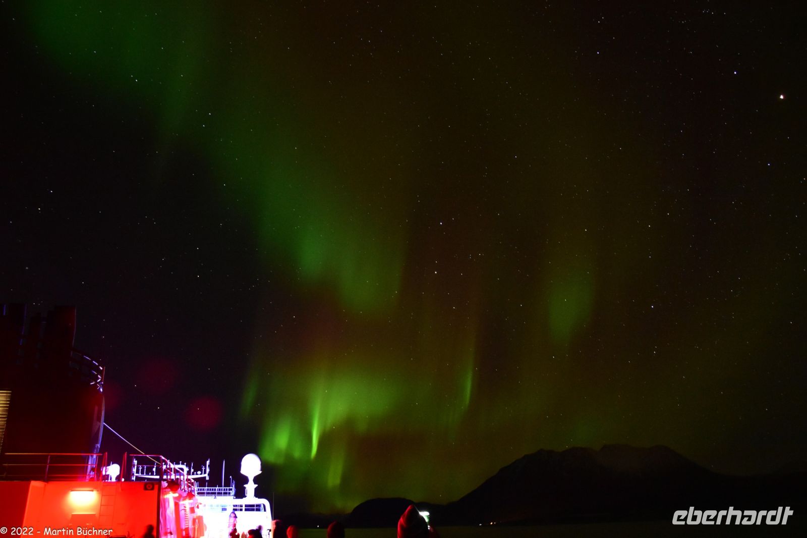 Hurtigruten - M/S Trollfjord auf dem Weg von Tromsø nach Skjervøy - Polarlicht - Nordlicht - Aurora Borealis &ndash; &copy; Martin Büchner (Eberhardt TRAVEL)