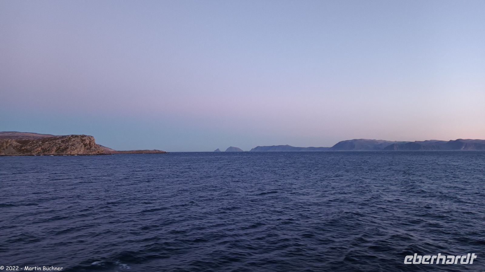 Hurtigruten - M/S Trollfjord - Polarnacht im Margerøyasund (Nordkapp-Insel) &ndash; &copy; Martin Büchner (Eberhardt TRAVEL)