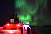 Hurtigruten - M/S Trollfjord auf dem Weg von Tromsø nach Skjervøy - Polarlicht - Nordlicht - Aurora Borealis &ndash; &copy; Martin Büchner (Eberhardt TRAVEL)