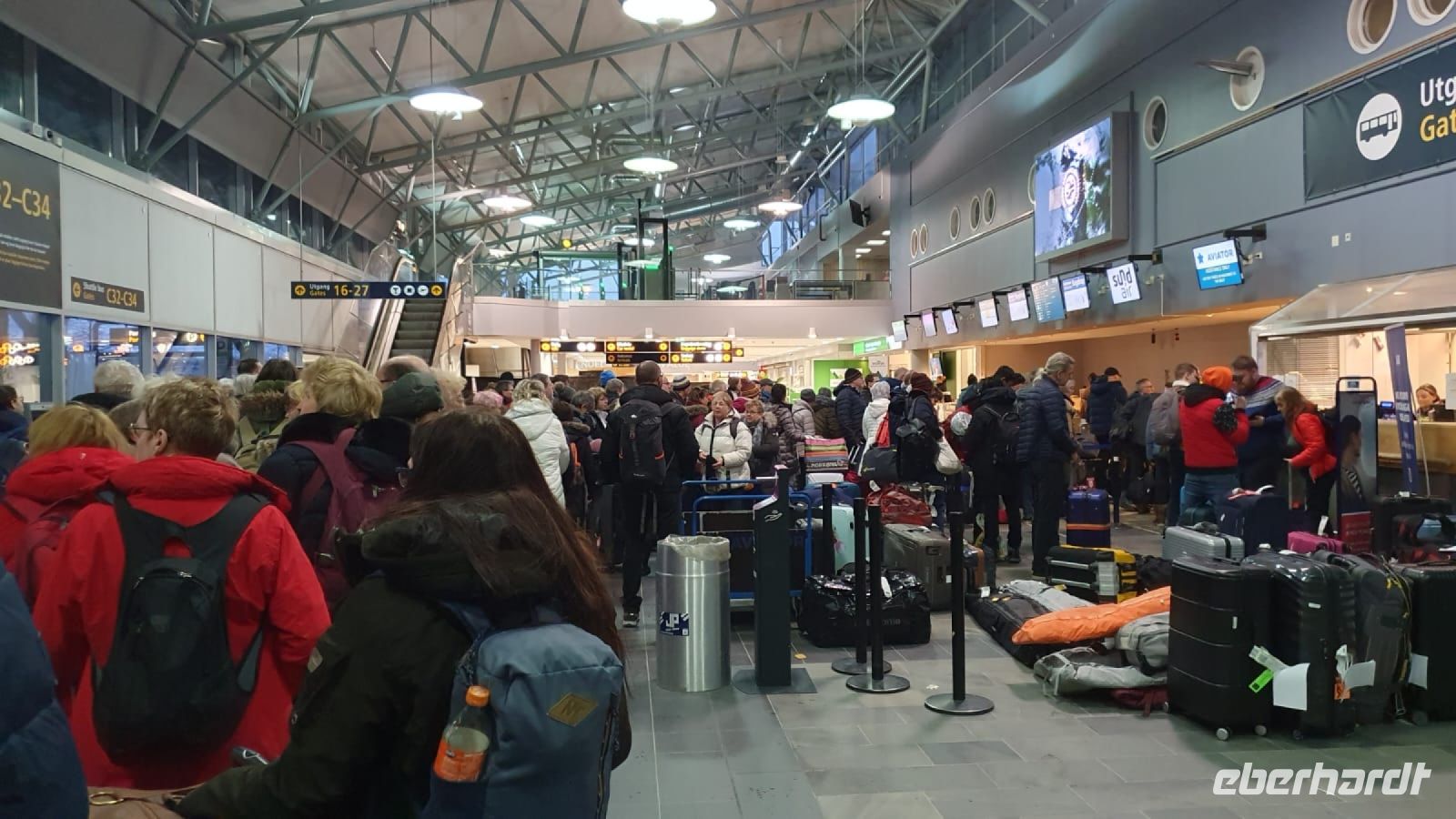 Eberhardt-Invasion am Flughafen in Tromsö &ndash; &copy; Sinah Witzig (Eberhardt TRAVEL)