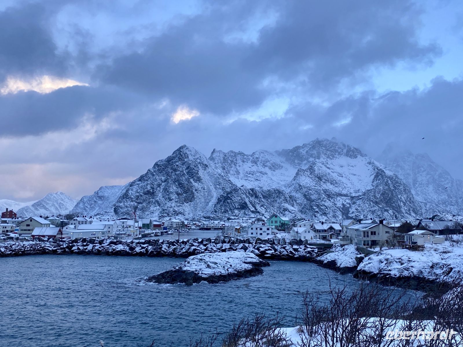 Tag 3 - Spaziergang durch Henningsvær  &ndash; &copy; Christin Kuschka (Eberhardt TRAVEL)