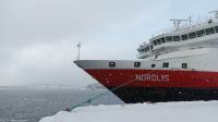 Finnsnes - mit Senja-Brücke im Hintergrund - Hurtigruten M/S Nordlys &ndash; &copy; Martin Büchner (Eberhardt TRAVEL)
