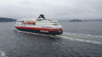 Schiffsbegegnung vor Trondheim &ndash; &copy; Ria Heilmann (Eberhardt TRAVEL)