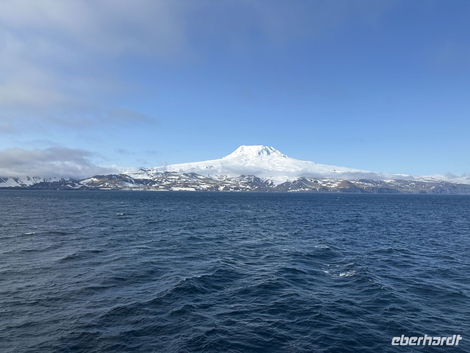 Hurtigruten - MS Spitsbergen - Jan Mayen  - Beerenberg  &ndash; &copy; Sabine Letzybyll (Eberhardt TRAVEL)