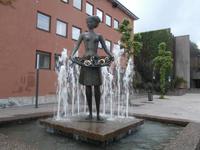 Rosenmädchenin Molde &ndash; &copy; Ingrid Langer (Eberhardt TRAVEL)