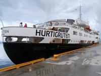 unser Hurtigrutenschiff Lofoten &ndash; &copy; Ingrid Langer (Eberhardt TRAVEL)