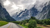 Norwegen - Møre og Romsdalen - das Romsdalen mit Trollveggen - der Trollwand (mehr als 1.000 Meter senkrechter Fels) &ndash; &copy; Martin Büchner (Eberhardt TRAVEL)