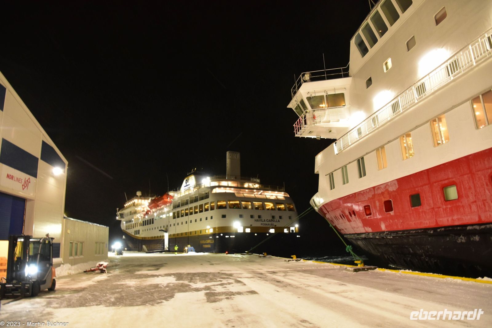 Sturmpause im sicheren Hafen von Båtsfjord bevor uns 8-9 Meter hohe Wellen bis Kirkenes nochmal ordentlich durch schütteln &ndash; &copy; Martin Büchner (Eberhardt TRAVEL)