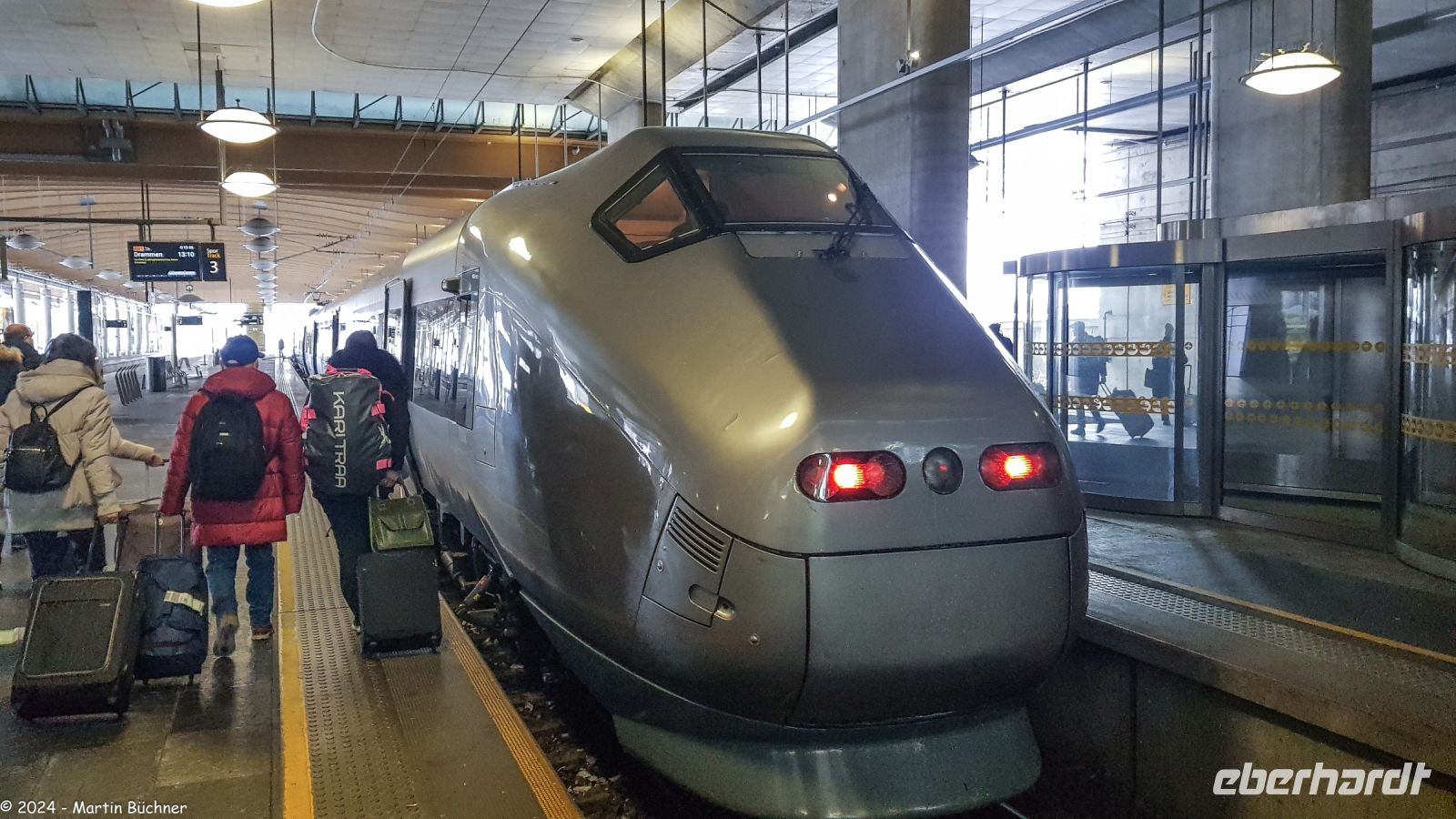 Norwegian und Lufthansa bringen uns nach Norwegen, der Flytoget (Flughafen Express) in 20 Minuten nach Oslo &ndash; &copy; Martin Büchner (Eberhardt TRAVEL)