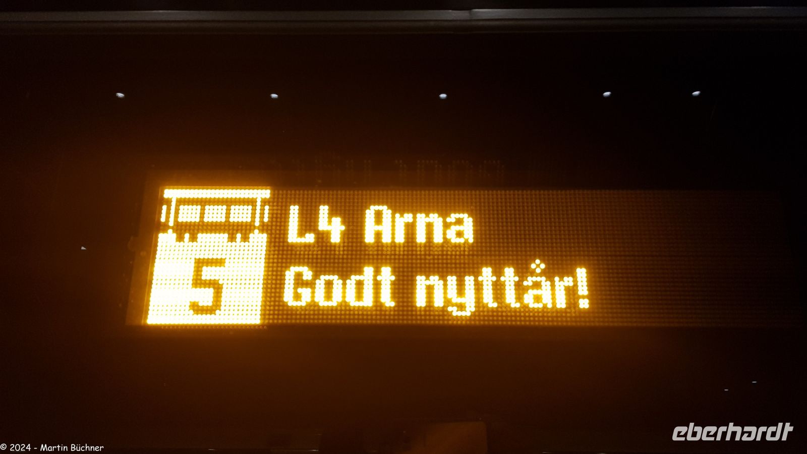 Bergen - der Vorortzug L4 wünscht seinen Fahrgästen 