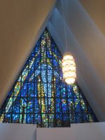 Tromsdalen Kirche: Glasmosaik  &ndash; &copy; Heike Heinen (Eberhardt TRAVEL)