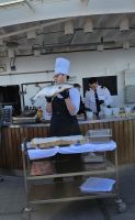 Magnus filitiert einen Lachs &ndash; &copy; Ria Heilmann (Eberhardt TRAVEL)