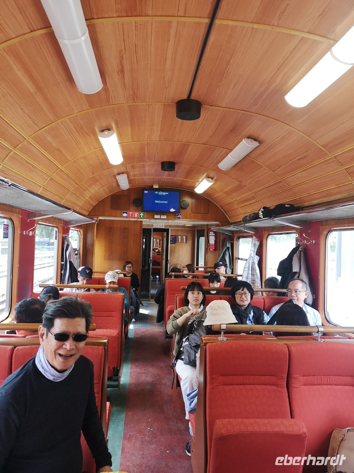 Flambahn - wir teilen uns den Wagon mit den lauten Chinesen &ndash; &copy; Marta Rass (Eberhardt TRAVEL)