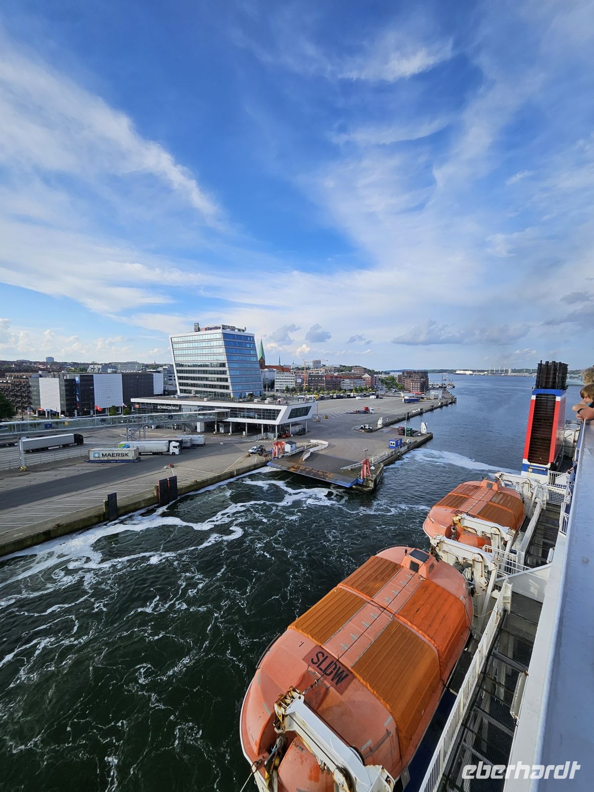 Die Fähre legt ab &ndash; &copy; Mariele Koeckeritz (Eberhardt TRAVEL)