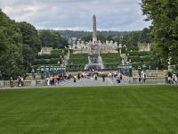 Forgener Park mit Vigand Monolitten &ndash; &copy; Jürgen Müller (Eberhardt TRAVEL)
