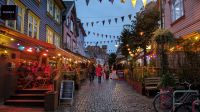 8 bunte Straße in Stavanger.jpg &ndash; &copy; Michael Rass (Eberhardt TRAVEL)