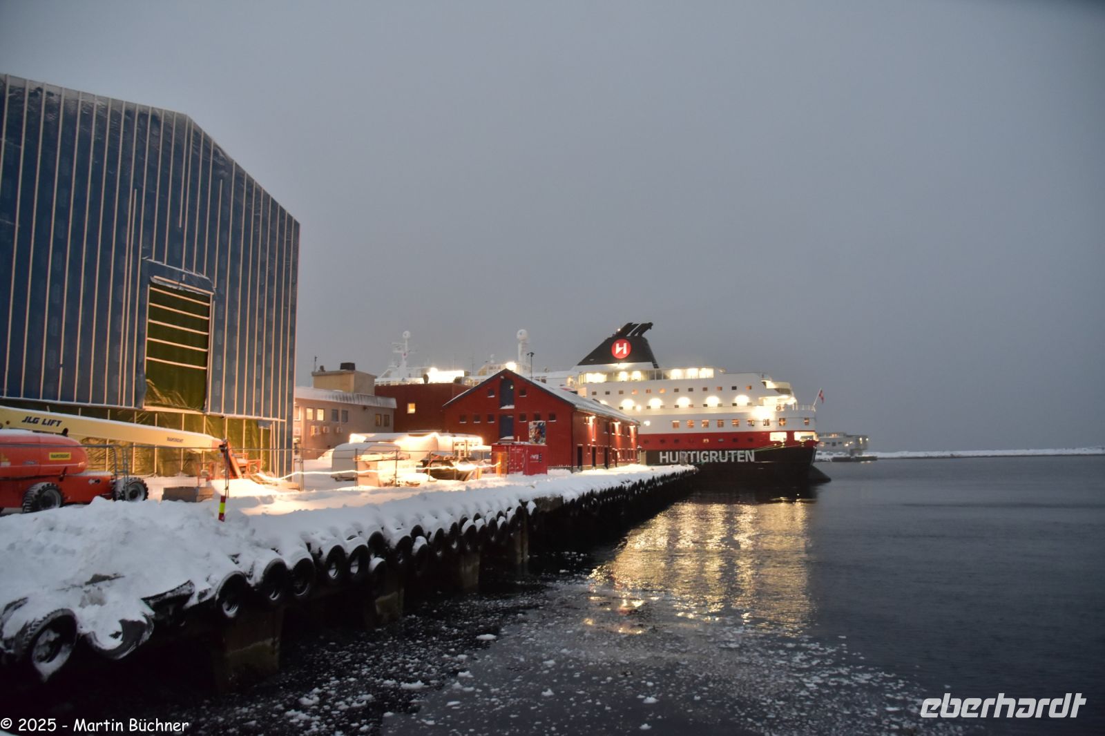 Hurtigruten MS Kong Harald in Honningsvåg &ndash; &copy; Martin Büchner (Eberhardt TRAVEL)