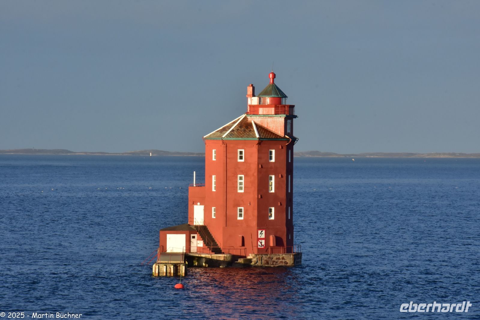 Fruhavet - mit dem Kjeungskær fyr (lies: Che-üngs-schäärr füüür) &ndash; &copy; Martin Büchner (Eberhardt TRAVEL)