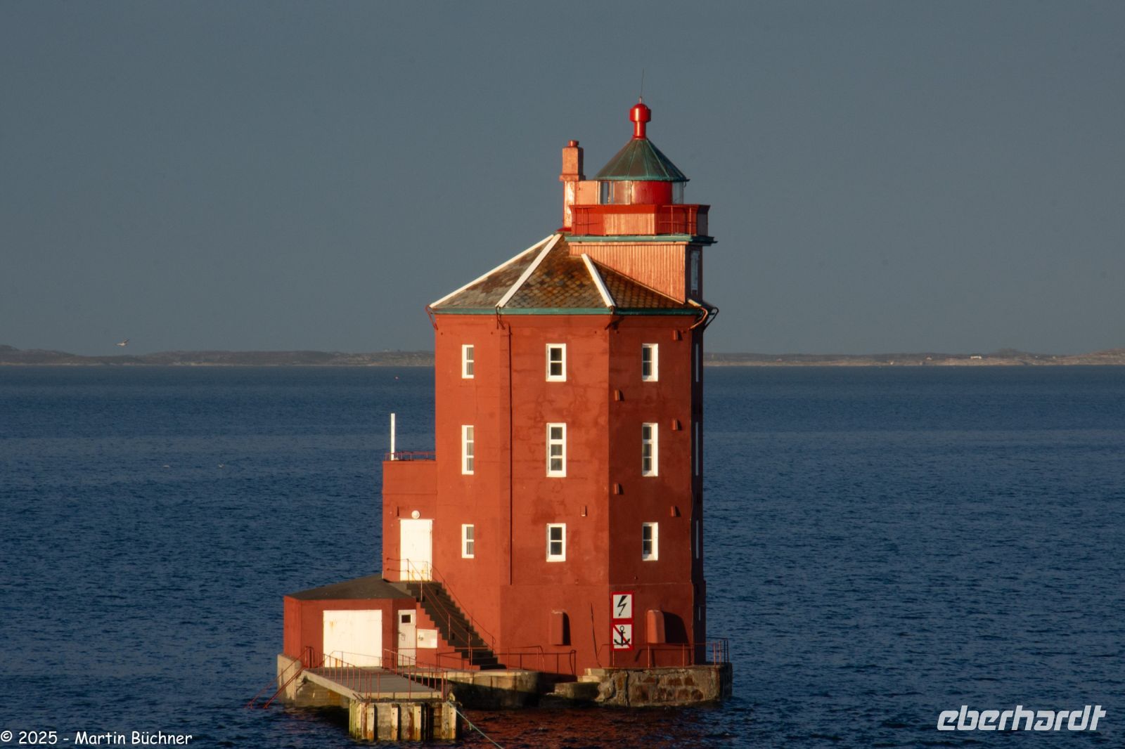 Fruhavet - mit dem Kjeungskær fyr (lies: Che-üngs-schäärr füüür) &ndash; &copy; Martin Büchner (Eberhardt TRAVEL)