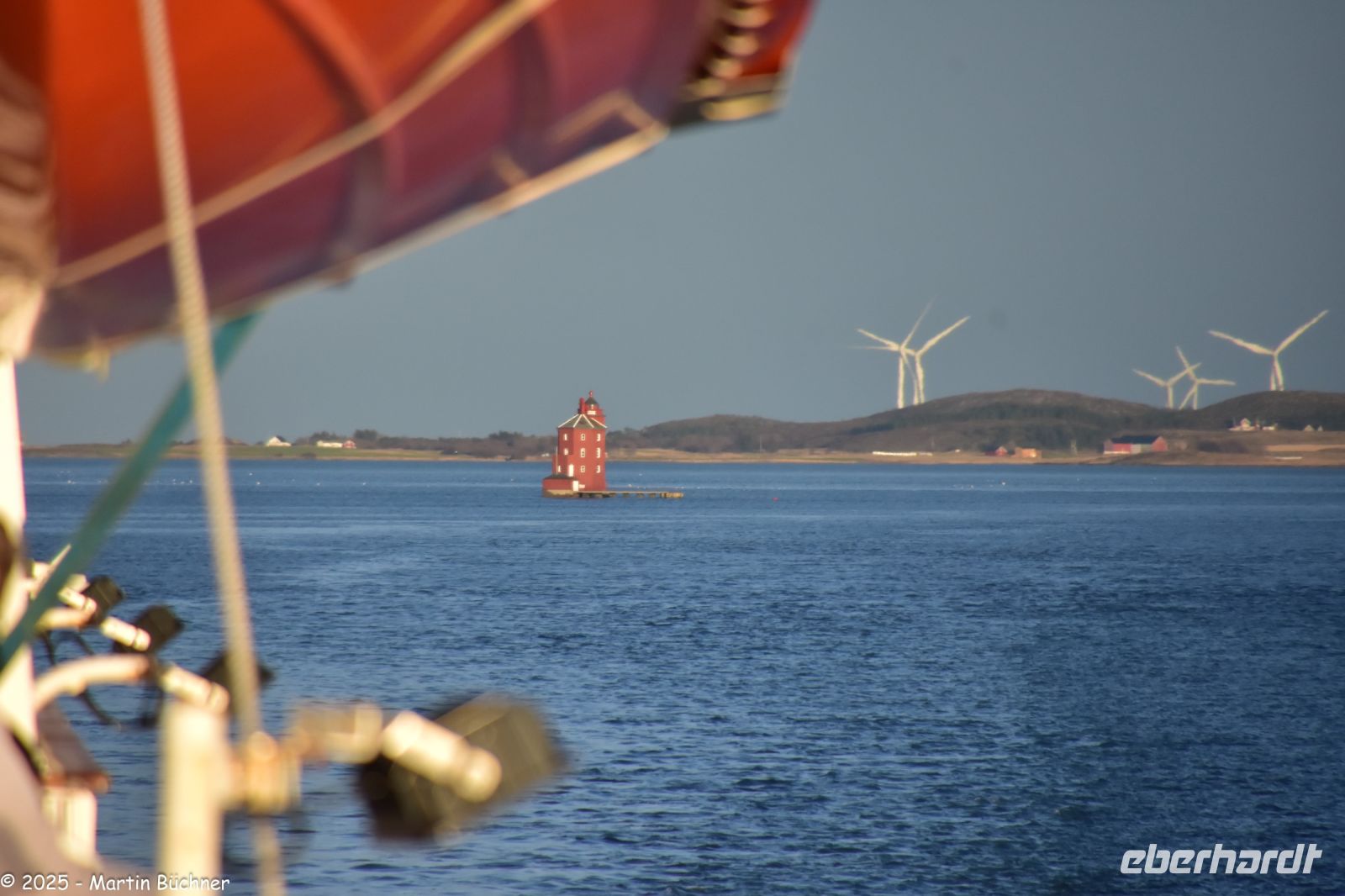 Fruhavet - mit dem Kjeungskær fyr (lies: Che-üngs-schäärr füüür) &ndash; &copy; Martin Büchner (Eberhardt TRAVEL)