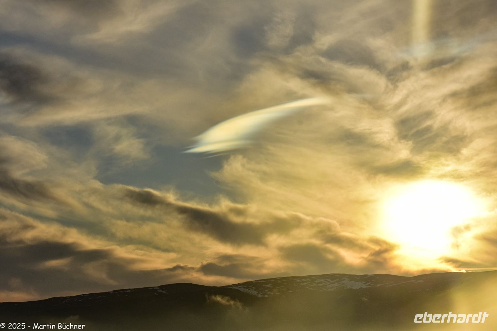 Wieder ein Wetterphänomen: Polare Stratosphäenwolken - Perlmuttwolken &ndash; &copy; Martin Büchner (Eberhardt TRAVEL)