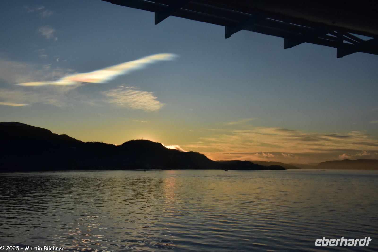 Polare Stratosphäenwolken - Perlmuttwolken - sie entstehen in Höhen von 20 - 30 km (!) und bei Temperaturen unter -78°C &ndash; &copy; Martin Büchner (Eberhardt TRAVEL)