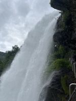 009-Steinsdalfossen mit Weg.JPEG &ndash; &copy; Maike Schemenewitz (Eberhardt TRAVEL)