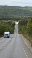 20250621_5 Grenze in Karigasniemi.jpg &ndash; &copy; Michael Rass (Eberhardt TRAVEL)