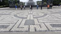 20250628_5 der Eingang zum Labyrinth des Lebens.jpg &ndash; &copy; Michael Rass (Eberhardt TRAVEL)