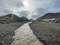 Willkommen auf Spitzbergen - Landgang in Longyearbyen &ndash; &copy; Jacob Spangenberg (Eberhardt TRAVEL)