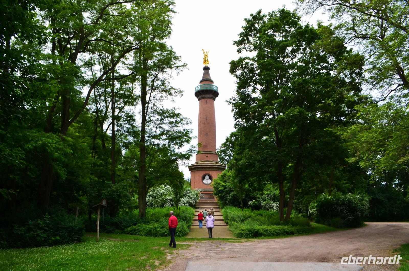 002 Denkmal Hakenberg &ndash; &copy; Konrad Füssel (Eberhardt TRAVEL)