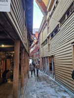 unterwegs in Bryggen &ndash; &copy; Mariele Legler (Eberhardt TRAVEL)