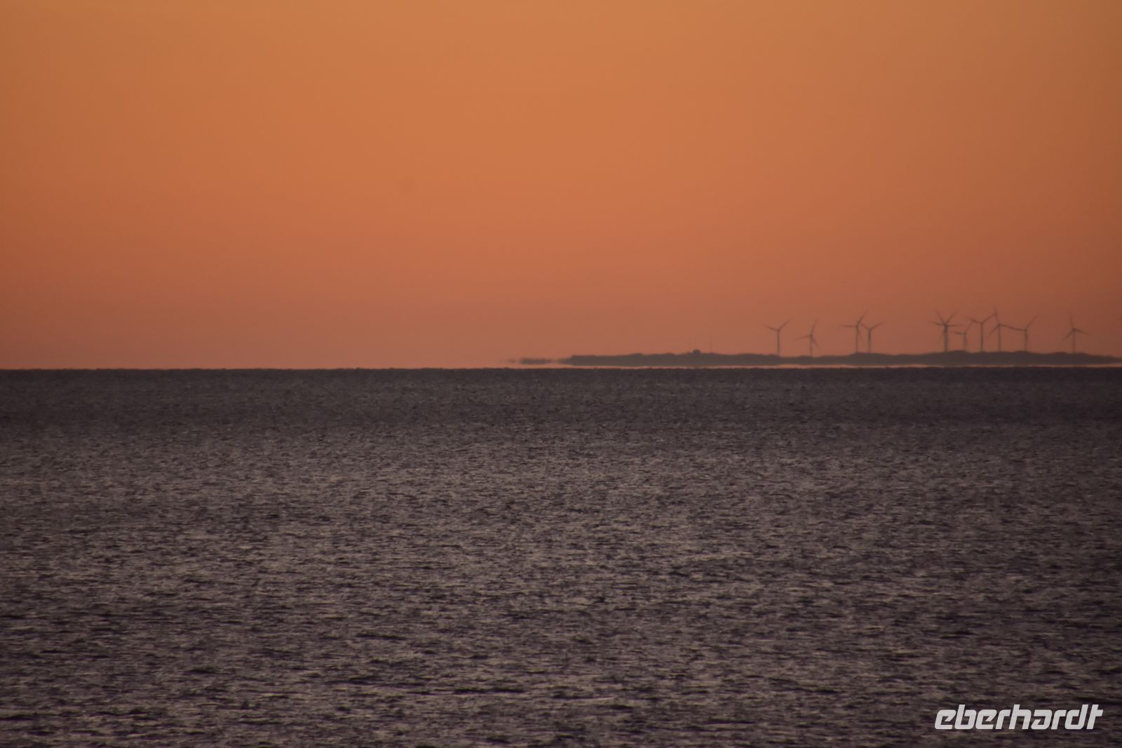 Fata Morgana - Fliegende Inseln - durch Lichtspiegelung über der Wasseroberfläche &ndash; &copy; Martin Büchner (Eberhardt TRAVEL)