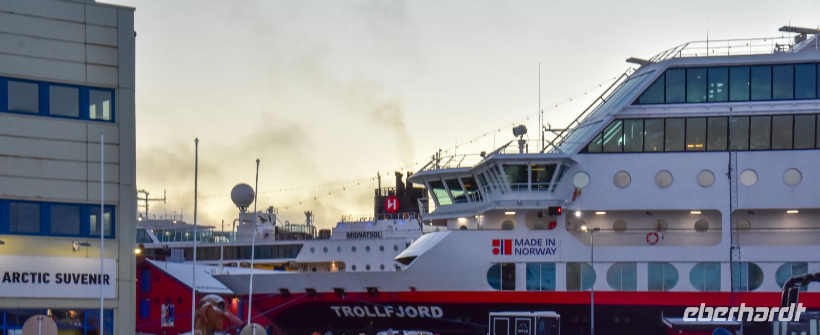 Midantsol und Trollfjord nebeneinander in Honningsvåg &ndash; &copy; Martin Büchner (Eberhardt TRAVEL)