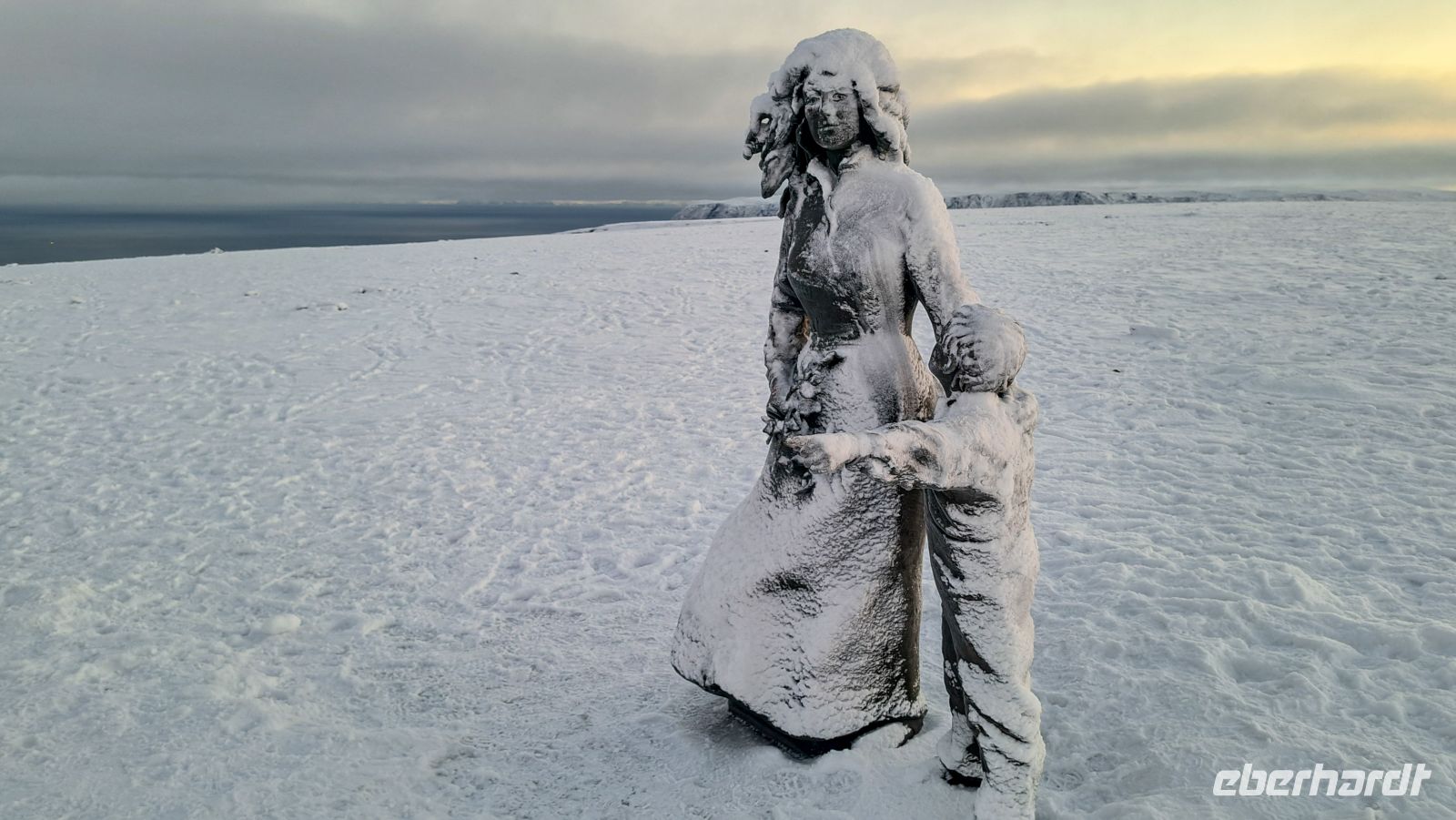 Nordkapp - Denkmal für den Frieden in der Welt (1989) &ndash; &copy; Martin Büchner (Eberhardt TRAVEL)