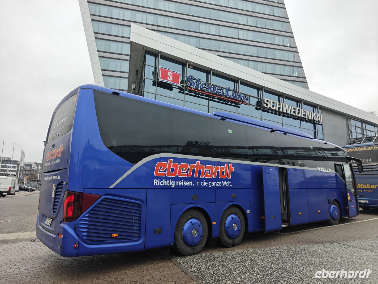 Unser Bus am Fährhafen in Kiel &ndash; &copy; Sinah Witzig (Eberhardt TRAVEL)