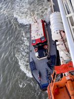Kreuzfahrt Norwegen - Der Lotse kommt an Bord &ndash; &copy; Heike Wagner (Eberhardt TRAVEL)