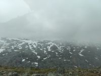 Die umliegenden Berge sind noch mit Schneefetzen bedeckt &ndash; &copy; Marta Rass (Eberhardt TRAVEL)