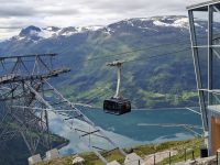 Ausblick vom Berg Hoven mit Loen Skylift &ndash; &copy; Katrin Deutschbein (Eberhardt TRAVEL)