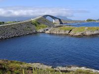 Atlantikstraße (Storseisund-Brücke) &ndash; &copy; Katrin Deutschbein (Eberhardt TRAVEL)