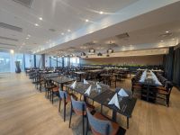 Gedeckter Saal für das Abendessen im Hotel Strawberry Arena in Solna. &ndash; &copy; Marlies Krause (Eberhardt TRAVEL)