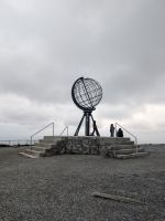 Globus auf dem Nordkap-Plateau &ndash; &copy; Marlies Krause (Eberhardt TRAVEL)