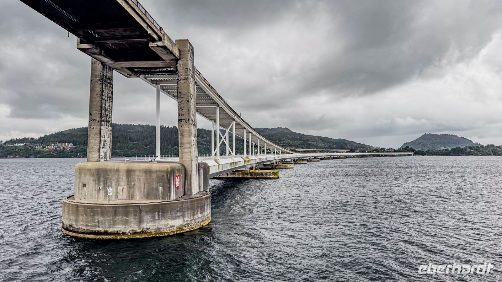 Bergen - Schwimmende Schrägseilbrücke  - Nordhordalands bron &ndash; &copy; Martin Büchner (Eberhardt TRAVEL)