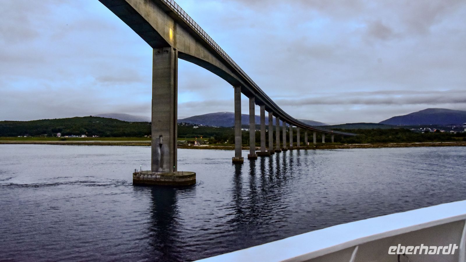 Sandnessund Brücke zwischen Tromsø (Insel Tromsøya und Kvaløya) &ndash; &copy; Martin Büchner (Eberhardt TRAVEL)