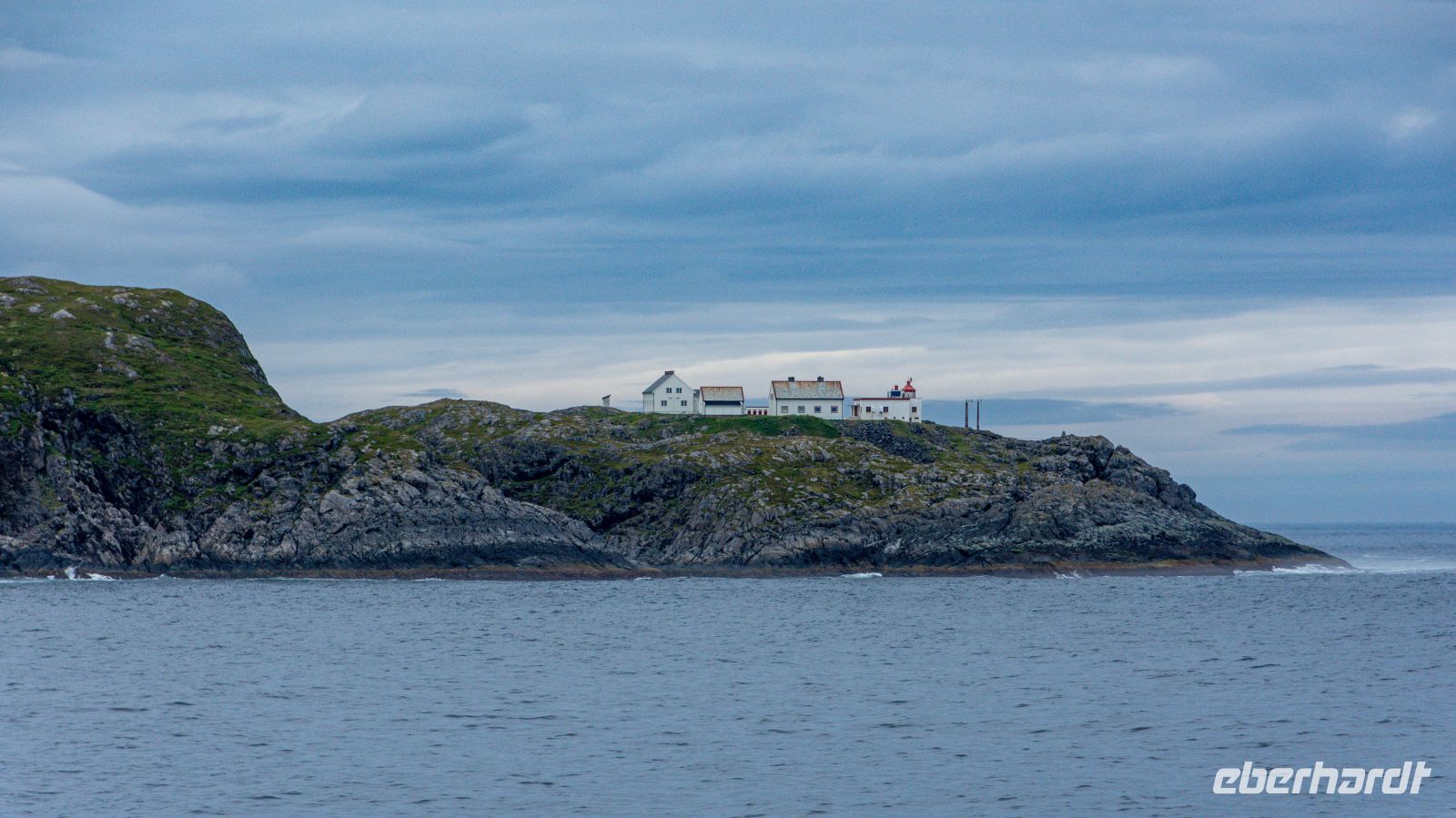 Insel Magerøya - Helnes fyr mit Rentier &ndash; &copy; Martin Büchner (Eberhardt TRAVEL)